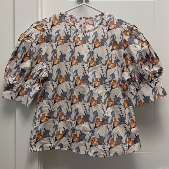 ‼️3/$30‼️ Floral blouse - Picture 1 of 3